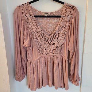 Gimmick / Buckle 3/4 Sleeve Top with Crochet